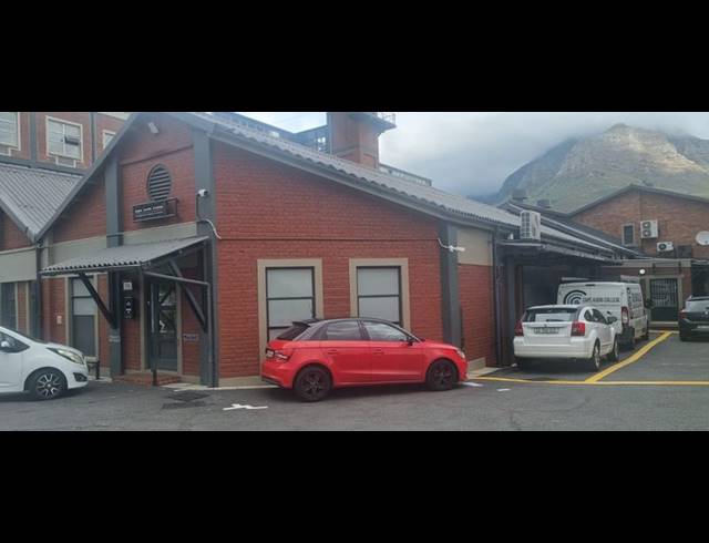 BUSINESS PROPERTY TO RENT IN MOWBRAY